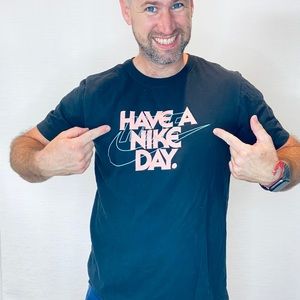 Nike Men's Vintage "HAVE A NIKE DAY"Smiley T Shirt